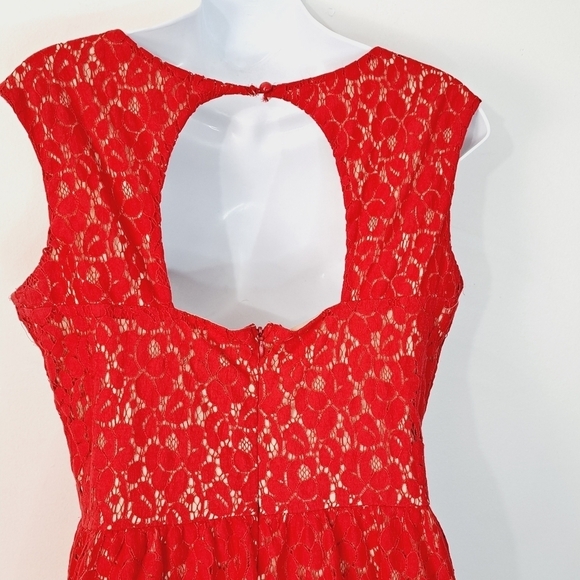 Enfocus Studio Red Lace open Back Cocktail Dress - Picture 5 of 8